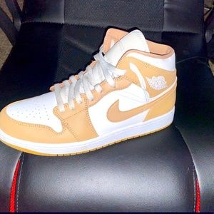 Jordan 1 tan gum nearly worn